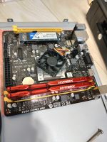 マザーボードにメモリとM.2 SSDを装着した状態。